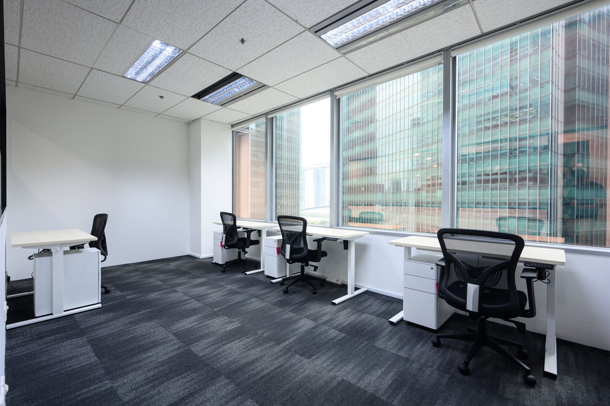 Modern serviced office in Raffles Quay offering flexible workspace solutions for businesses.