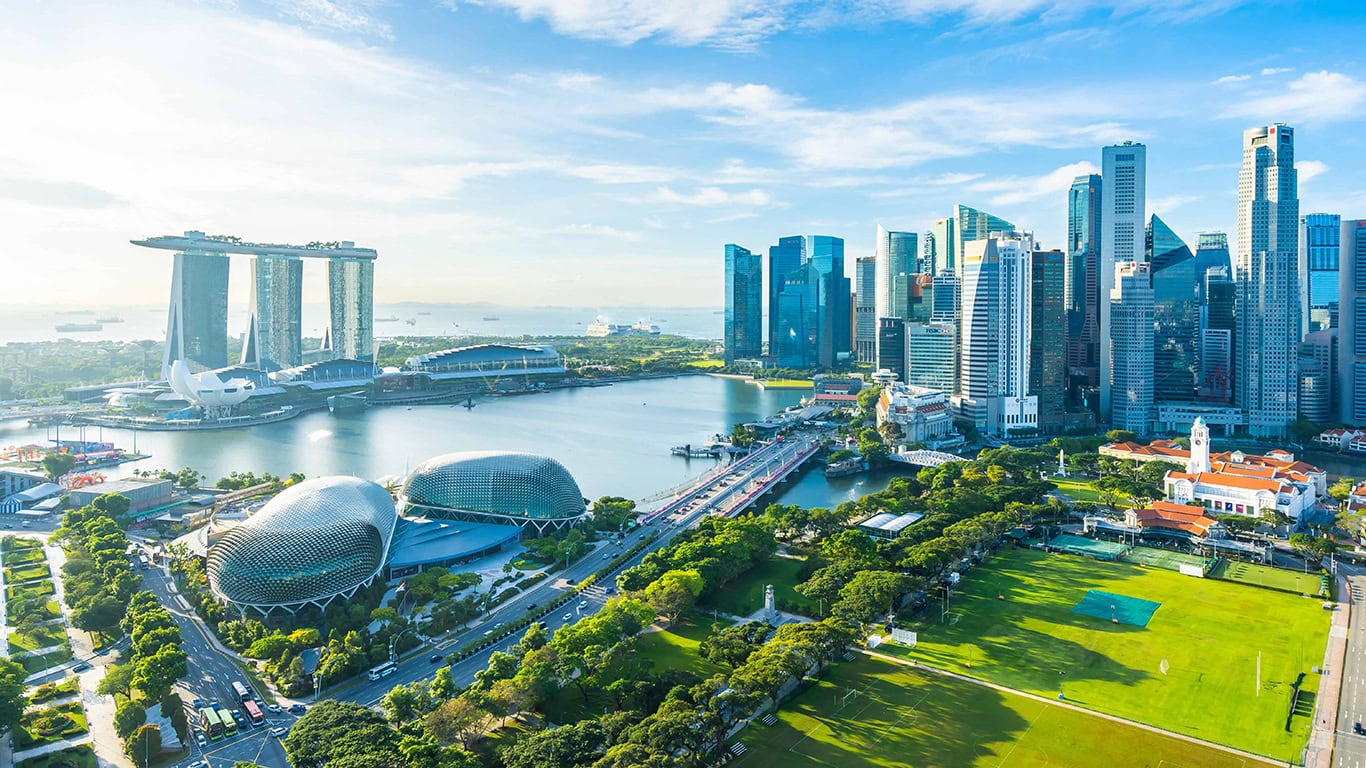cbd-skyline Modern Singapore cityscape featuring Marina Bay Sands and Gardens by the Bay.