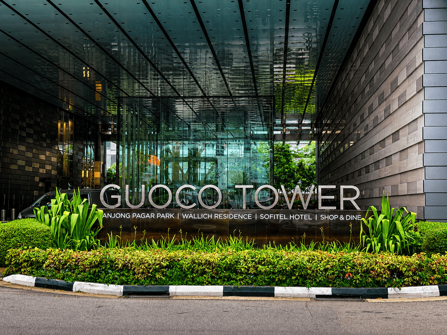 Guoco Tower Private serviced office with ergonomic desks and chairs, ideal for boosting focus and productivity.
