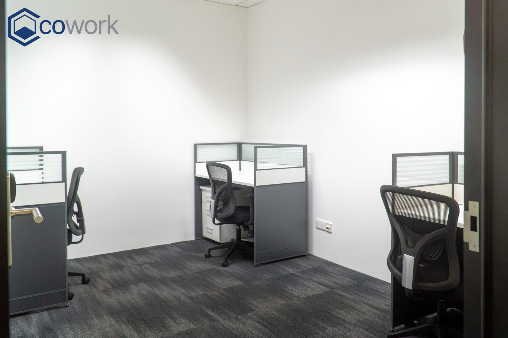 dedicated-desks-2 dedicated desks 2 scaled